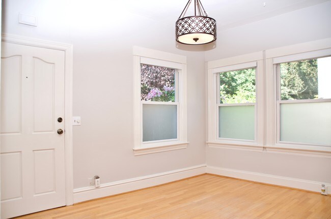 Foto del edificio - 1063 E Harrison St