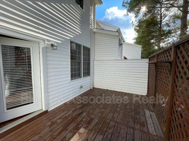 Foto del edificio - 5506 Cottonrose Ln