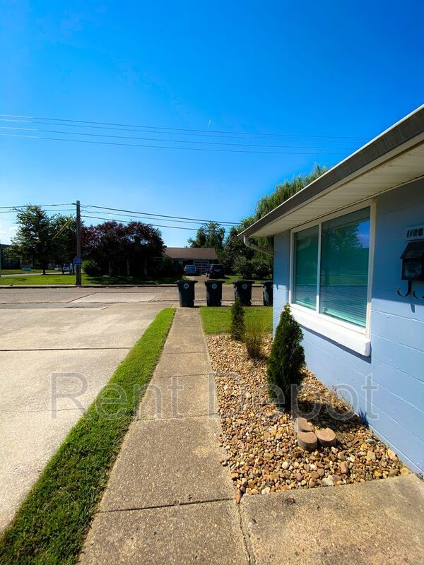 1100 Washington Ave Unit APT B, Evansville, IN 47714 Condo for Rent