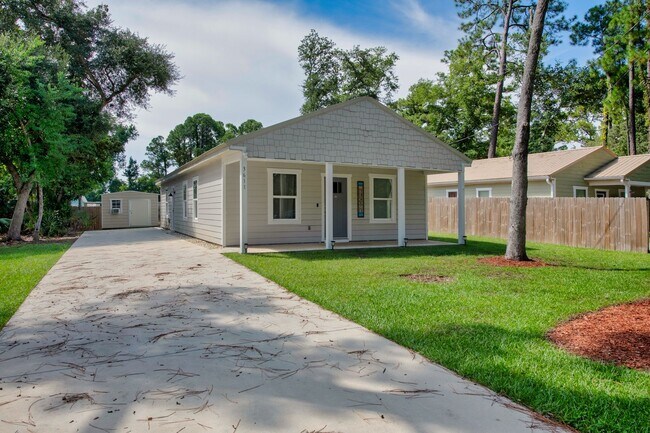 Building Photo - Charming 3-Bedroom Home in Pensacola – Clo...
