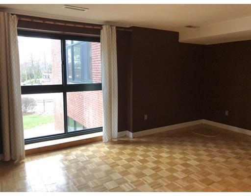 Foto del edificio - 150 Rumford Ave