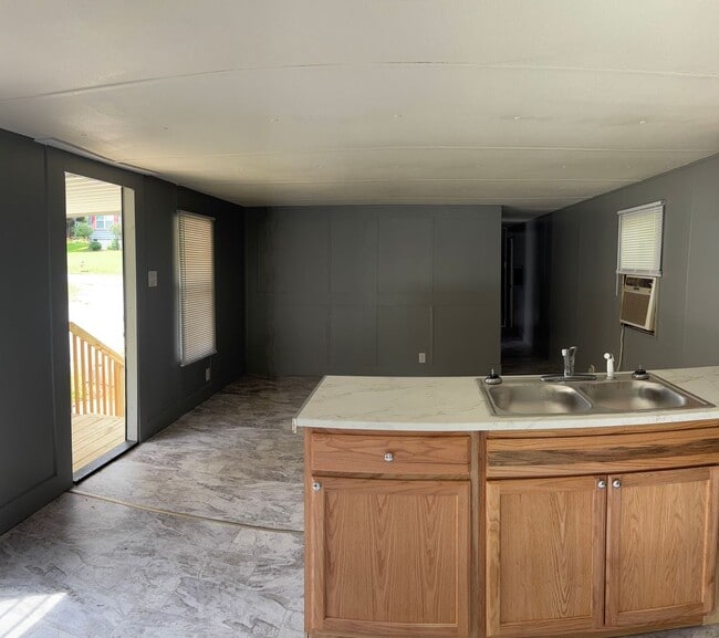 Building Photo - 2 Bedroom 1 Bathroom Trailer Located in We...