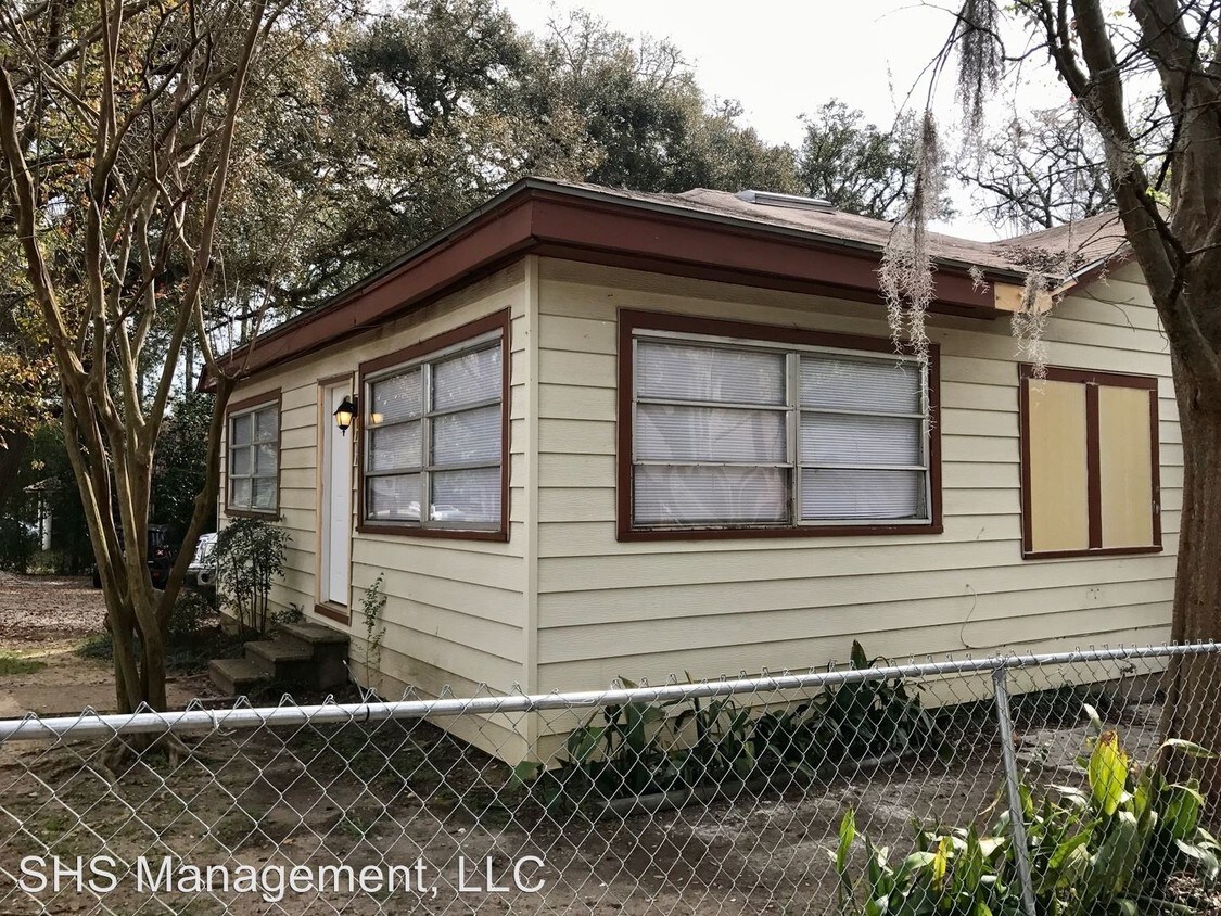 Building Photo - 1803 W Pensacola St