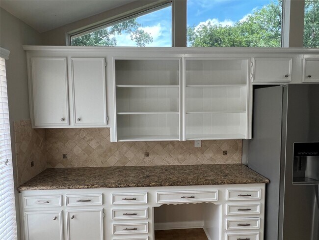 Foto del edificio - 1318 Pinecroft Dr