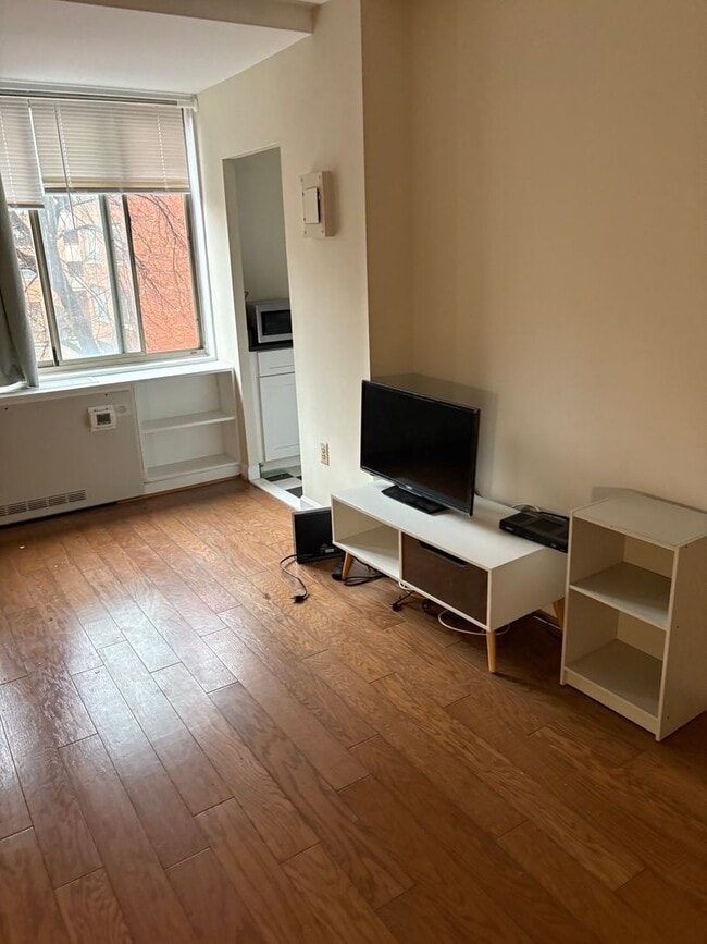 Photo - New Updated Spacious Studio House