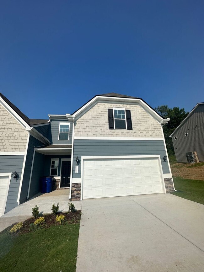 Foto del edificio - 3 Bedroom 2.5 Bath End Unit Townhome in Sh...