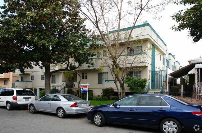 Building Photo - Valencia Palms