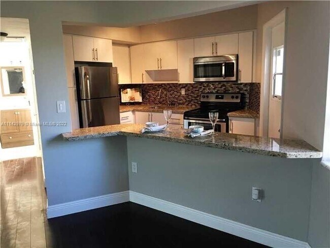 Building Photo - 1615 NE Miami Gardens Dr