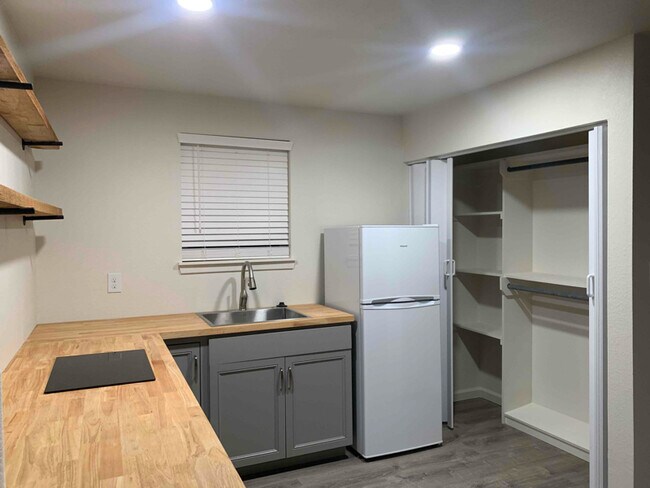 Foto del edificio - 4411 Lark Ave