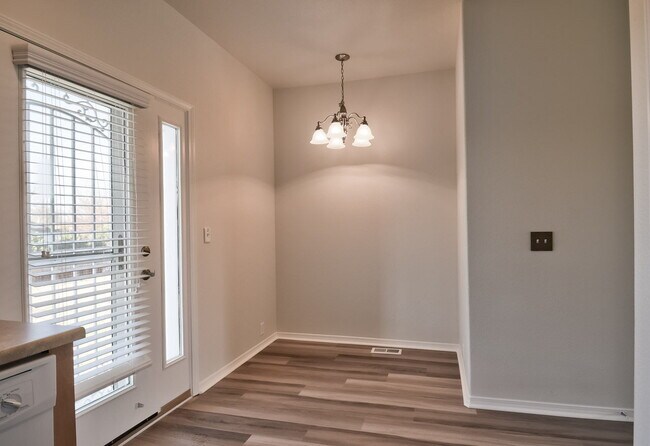 Foto del edificio - Move-In Ready 2-Bedroom with Central A/C –...