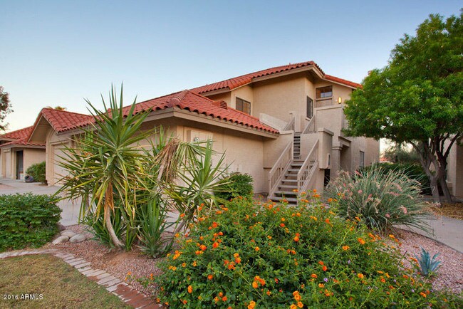 Foto del edificio - 8700 E Mountain View Rd