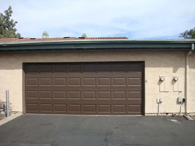 Building Photo - 2 story Townhouse