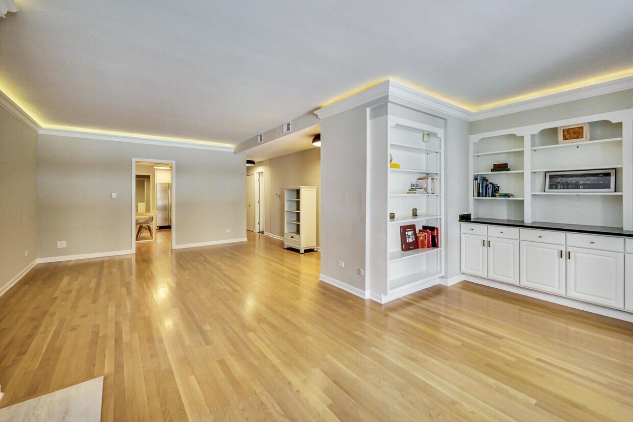 Primary Photo - 39 E Schiller St
