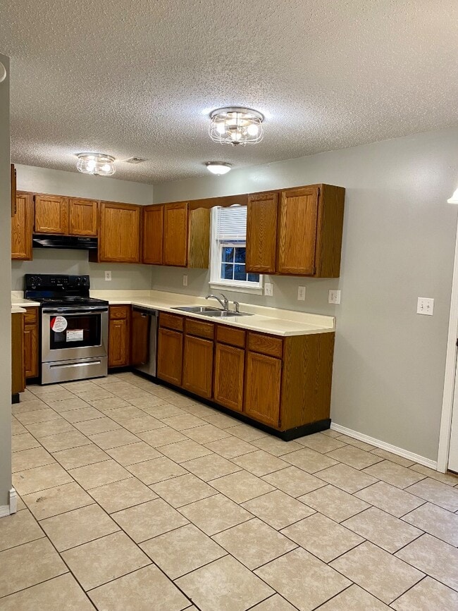 Building Photo - 819 Delta Pine