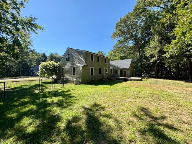 Foto del edificio - Spacious 4BD/2BA Home w/ Fully Fenced Back...