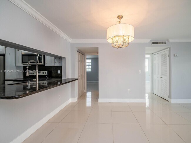 Foto del edificio - 3527 NE 168th St