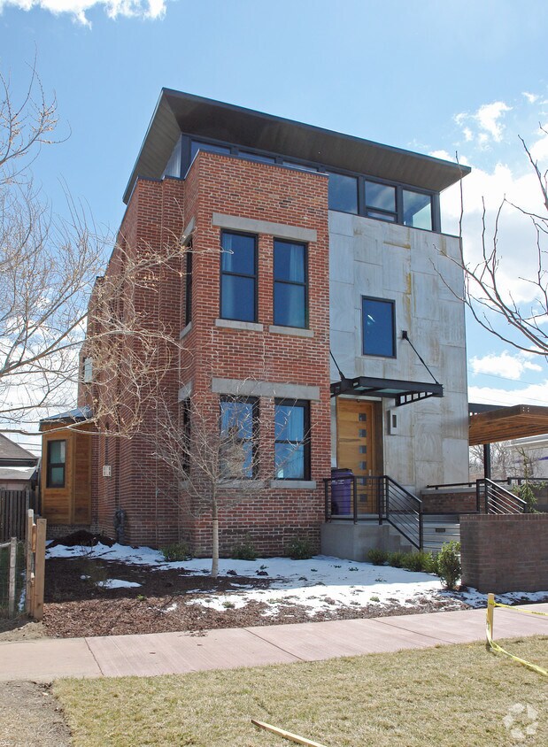 Building Photo - 2804 Champa St