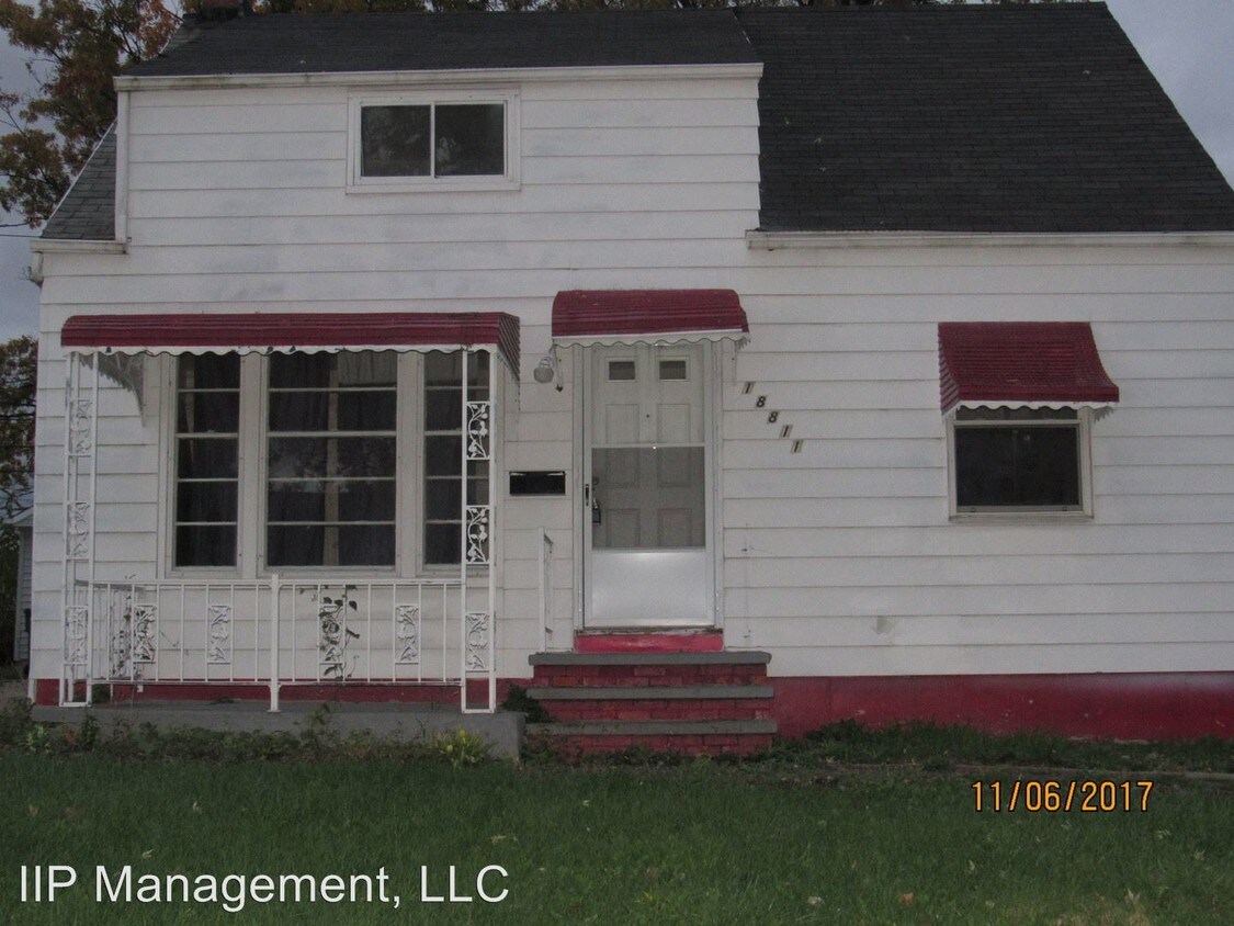Foto principal - 18811 Fairway Ave