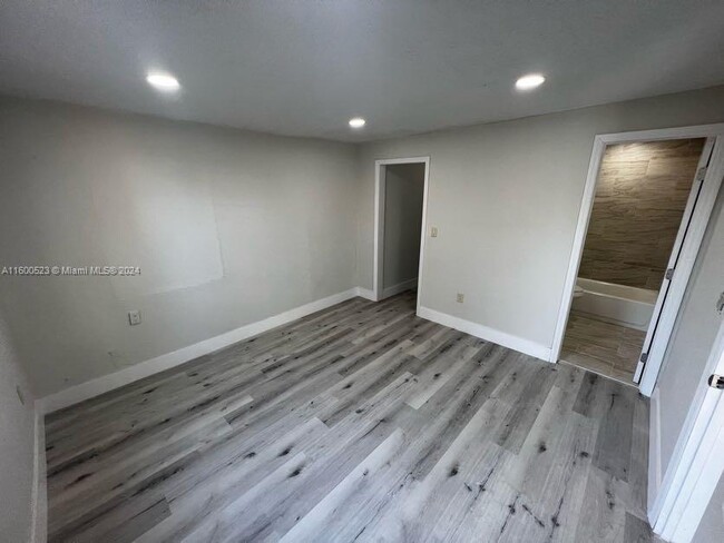 Foto del edificio - 582 E 18th St