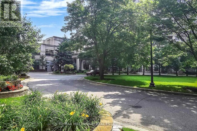 Photo du bâtiment - 25 Kingsbridge Garden Cir