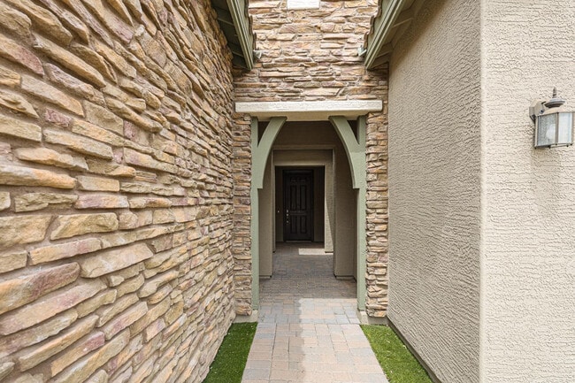 Foto del edificio - 1424 E Pedro Rd