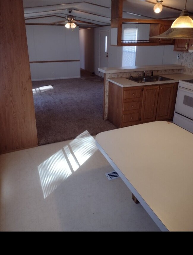 Foto del edificio - 2181 Blue Creek Rd