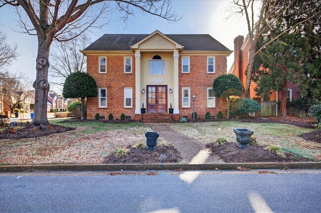 Building Photo - Elegant & Spacious Home Available in Church Point