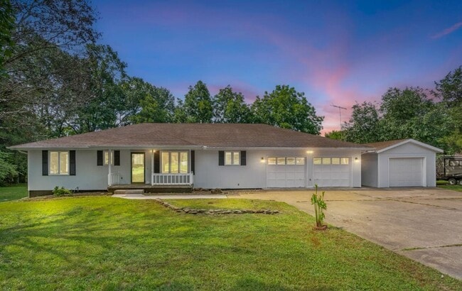 Building Photo - Lake House Rental