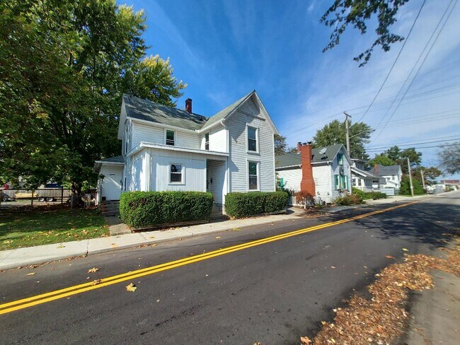 Building Photo - 720 S Cory St