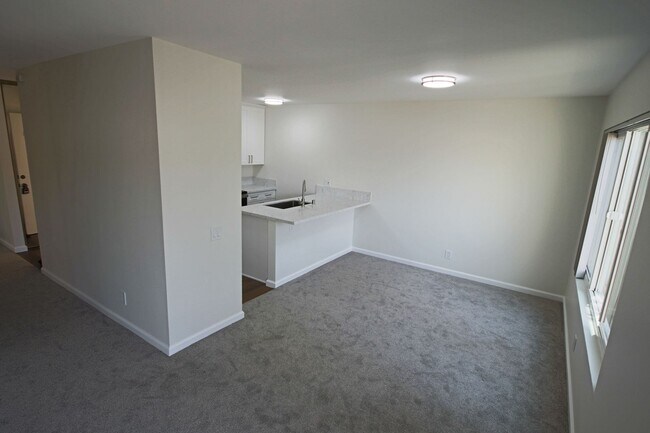 Foto del edificio - La Jolla 2 Bedroom 2 Bath walking distance...