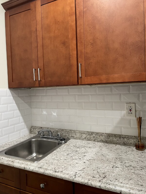 Foto del edificio - 25 Adrian Ave