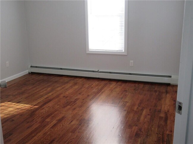 Building Photo - 379 E School St