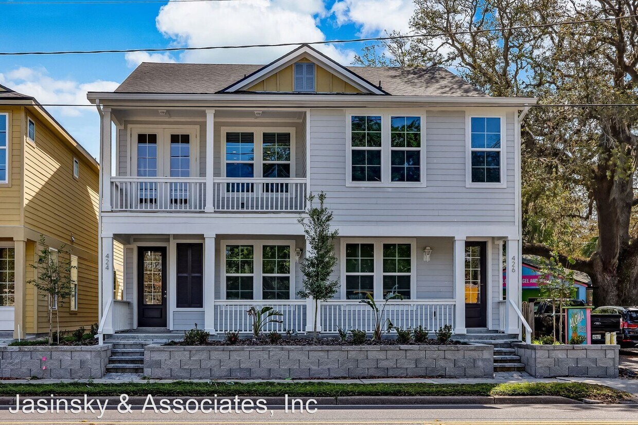 Primary Photo - 2 br, 2.5 bath House - 424 S. 8th Street