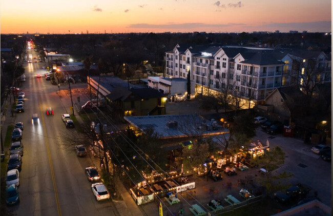 Building Photo - White Oak Highline