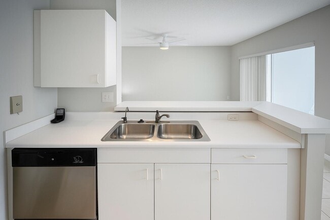 Building Photo - 2600 S University Dr