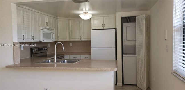 Photo - 10221 Fontainebleau Blvd House