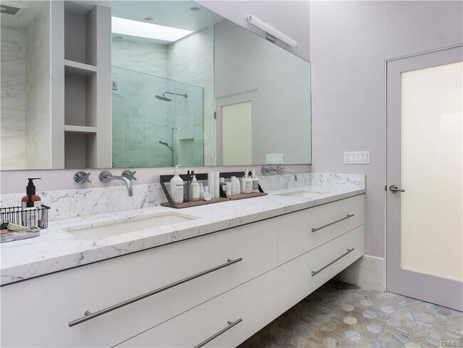 Building Photo - 6039 W 76th St