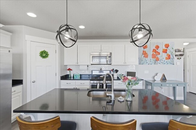 Building Photo - 4 Bedroom Herriman Home