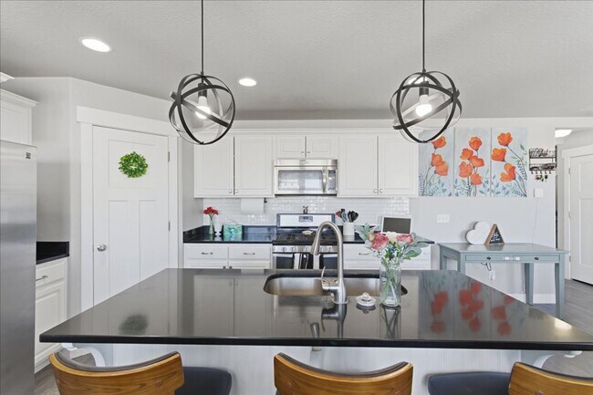 Foto del edificio - 4 Bedroom Herriman Home