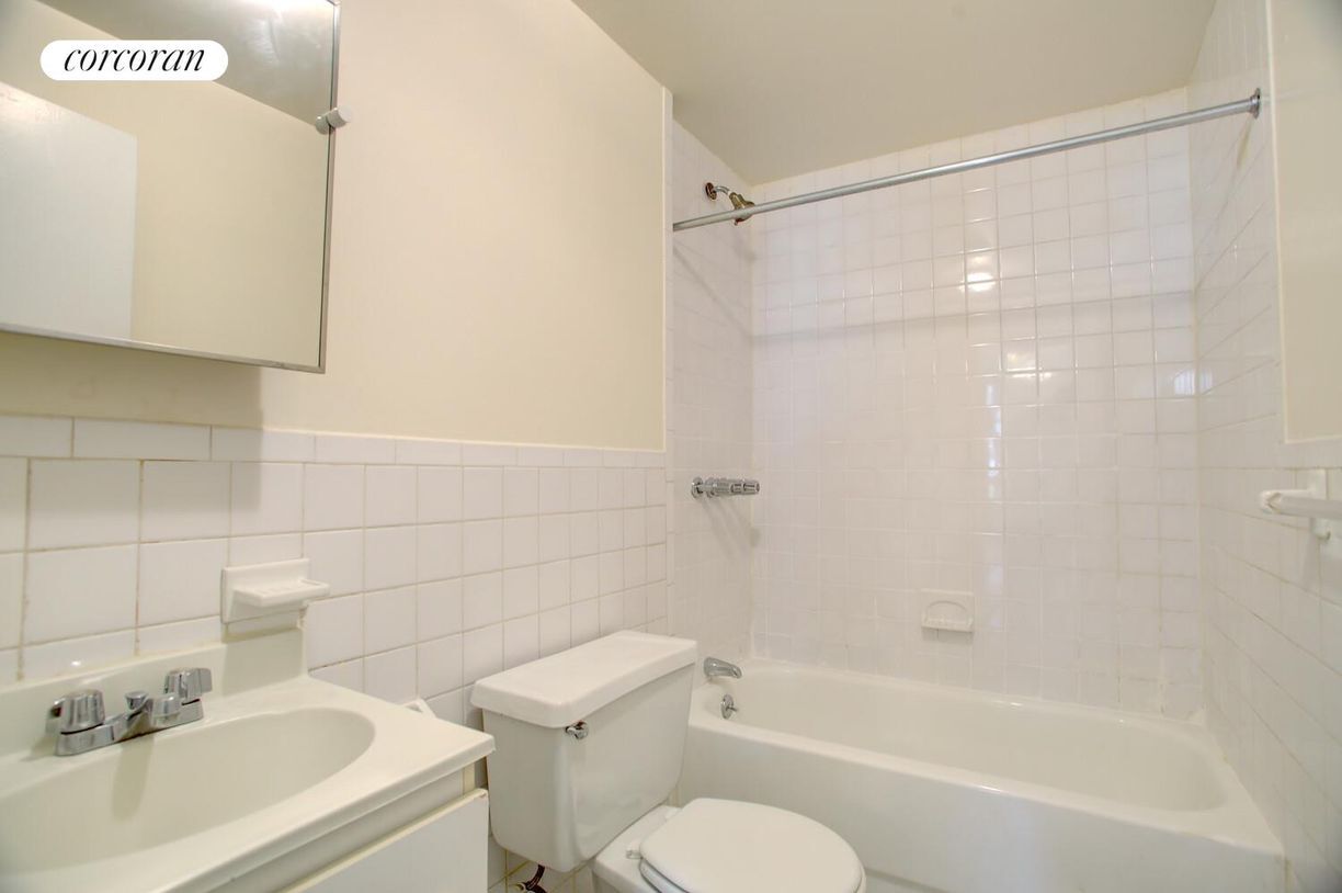 Foto del edificio - 128 W 81st St