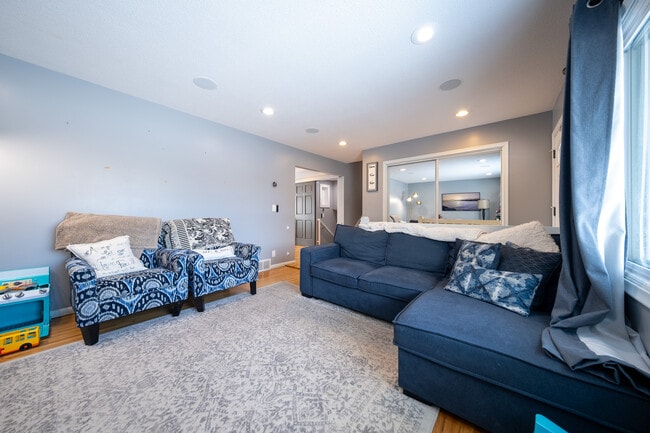 Foto del edificio - 7801 Noble Ave N