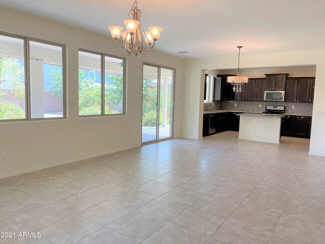 Foto del edificio - 3043 E Rochelle St