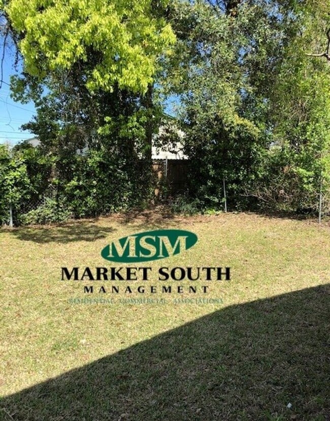Building Photo - NEWLY RENOVATED 2 BEDROOM HOME IN GARDEN CITY