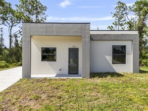 Building Photo - 1113 Augusta St E