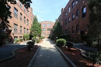 Building Photo - 631 W Cornelia