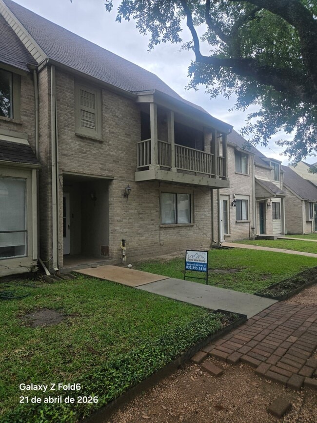 Building Photo - 15534 Weldon Dr