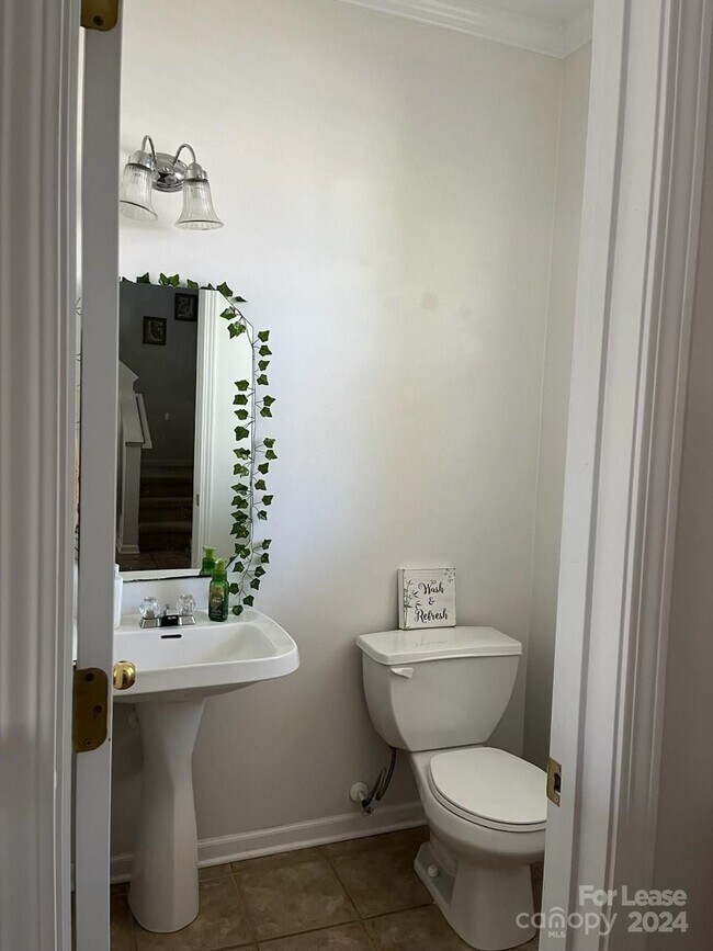 Foto del edificio - 9806 Forest Run Ln