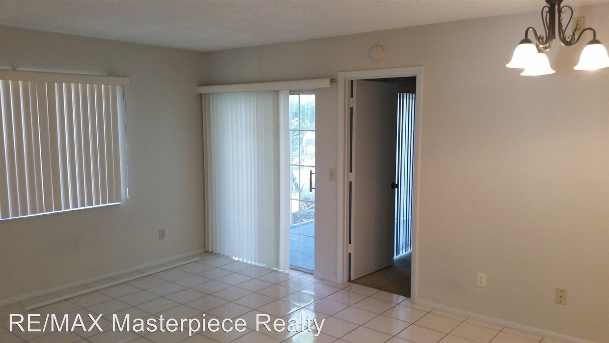 Building Photo - 1621 SE Green Acres Cir