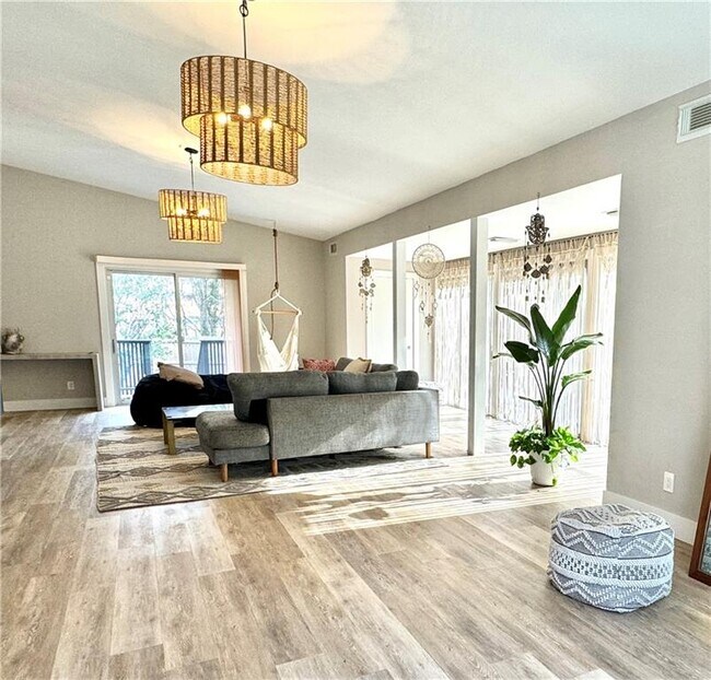 Foto del edificio - 3152 Smith Hill Rd