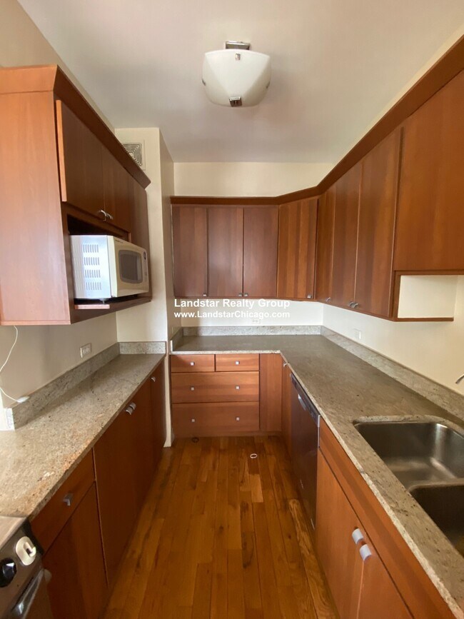 Foto del edificio - 1205 W Sherwin Ave